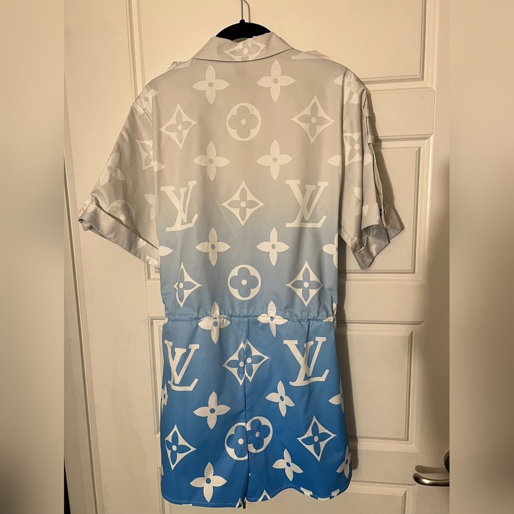 Blue/white short suit